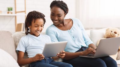 Preučevanje tehnologij umetne inteligence skozi prizmo otrokovih pravic