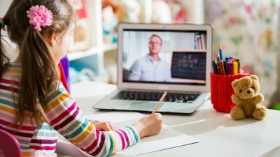 Digitalni razkorak: neenakost v dostopu in spretnostih otrok in mladostnikov