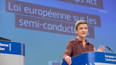 Spretnosti in znanja za čipe: Komisija predlaga Akt o čipih za spodbujanje konkurenčnosti Evrope in digitalnega prehoda